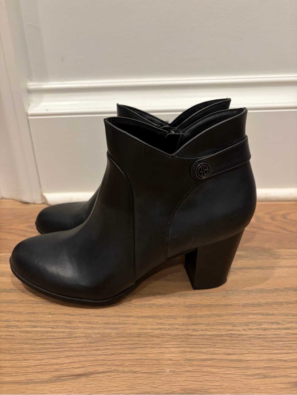 Giani Bernini Black Leather Ankle Booties